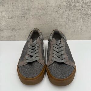 Old Navy Gray Felt Sneakers Gum Sole Boys Youth Size 4